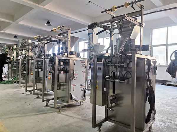 四邊封包裝機(jī)采用不同的計量裝置可滿足不同類型的物料包裝